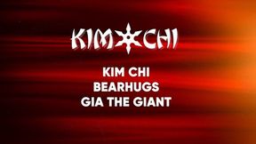 KimiChi bearhugs Amazonian Gia the Giant