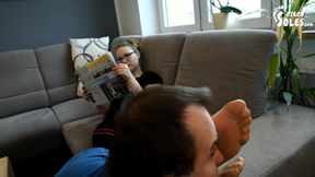 Stepsister's irresistible smelly pantyhose!