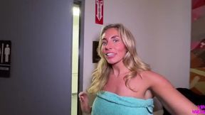Bonnie Blue's Impressive Skills in the Gym Locker Room with Van Wylde