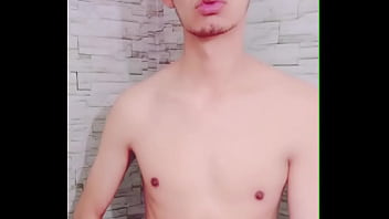 GAY SE HACE PAJA MIENTRAS TOMA UNA DUCHA