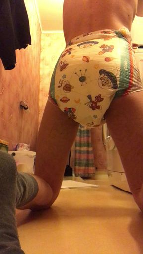 A short vid of me messing my diaper!