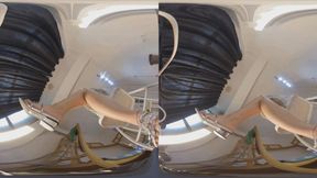 3DVR180 YUANYUAN BAREFOOT POV CRUSH