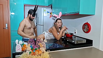 RECEITINHA DE P&Aacute_SCOA COM A COELHINHA MAMA LEVANDO MUITA CENOURA