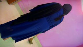 moroccan big ass & huge boobs hot milf stepmom sweeping stepson s bed room with abaya and hijab but she forget wearing a pant and open her pussy