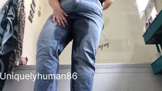 Held my morning pee as long as I could and desperately wet my jeans 💦👖