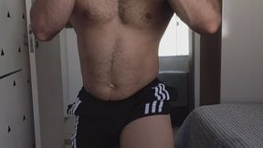 Exibindo minhas fortes pernas músculosas