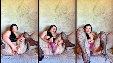 Amateur anal dildo obsession pulls her big ass past restraint
