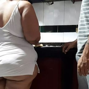 I found my best friend&#039;s mom pantyless in the kitchen