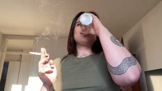 Hot Tattooed Model Smokes Marboro Red 100s