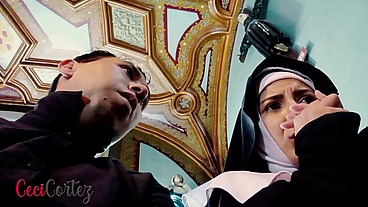 Sor Raymunda - Religiosa confieza sus sueños humedos y cae en pecado con sacerdote