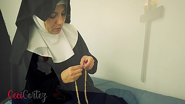 Sor Raymunda - Religiosa confieza sus sueños humedos y cae en pecado con sacerdote