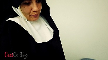 Sor Raymunda - Religiosa confieza sus sueños humedos y cae en pecado con sacerdote