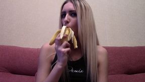 Jenny B 19 Yr Old Blonde Non-Nude SFW Webcam