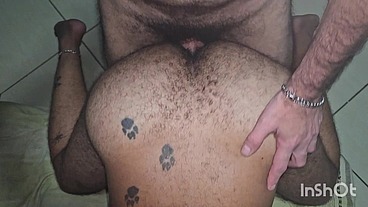 Metendo o puto rabudo.