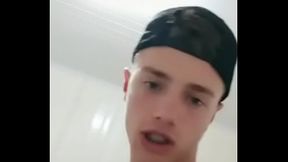 Novinho loiro louco por uma piroca