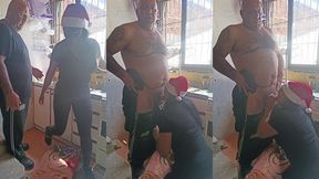 faxineira esta sempre pronta para fazer um extra com seu patrao grande