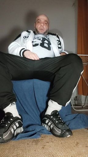 The Dregsau Dj-bro Pisses in His Pants.