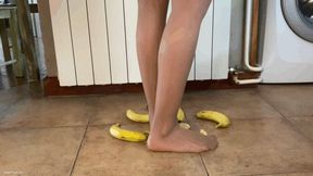 PANTYHOSE FEET CRUSH BANANA - MOV HD