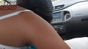 saimos para comprar paes e acabamos transando dentro do carro em um terreno baldio.