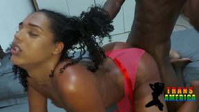 negao hetero transa a primeira vez com uma trans e goza gostoso.