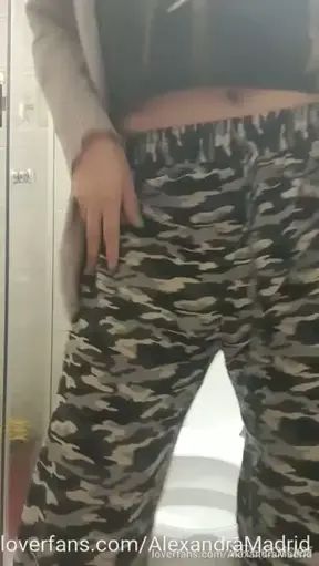Haciendo pipí jijiji