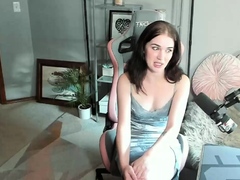 Close up MILF masturbation