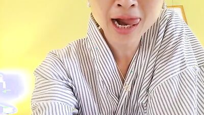 Naked Vietnamese Milf MBBG Solo Toy 2