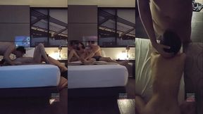chica petite, lleva toda la vida con su novio jamas ha probado ni sentido otra verga y hoy se dedicara a mamarla y reicbir leche mientras se la cojen. trio hmh soft