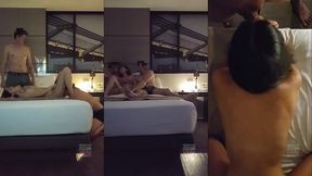 chica petite, lleva toda la vida con su novio jamas ha probado ni sentido otra verga y hoy se dedicara a mamarla y reicbir leche mientras se la cojen. trio hmh soft