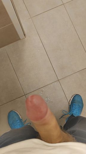 White, Skinny Boy Risky Handsfree Cumshout in Gym