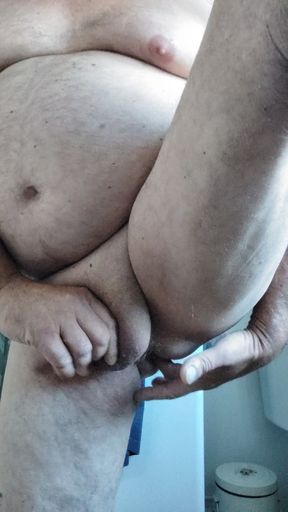 Daddy play alone in bathroom