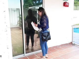 Le hago una buena propuesta económica a chica desconocida - Parte 1 - Porno en Español