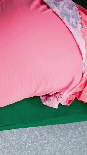 Must-see moment from &quot;Romance in Train-Meet Random gorgeous girl In Train&quot;