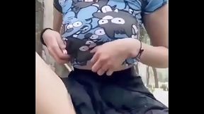 Novinha gostosa mostrando tudo na rua