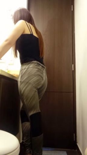 I hope you like the sound when I pee, I want you to look at me.