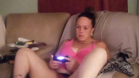Hot mommy shows off her pretty face while playing Fortnite