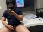 エッチなビデオを観て気持ちのいい射精をする学生