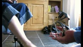 High Heels walk with a good rhythm of my wife