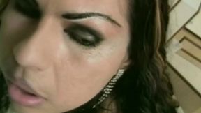 This Tranny Has a Great Ass to Be Penetrated Properly