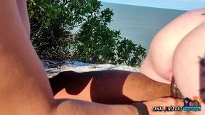fui na praia com uma amiga e achamos um punheteiro tarado marcio baiano official - lorrany exotica