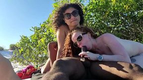 fui na praia com uma amiga e achamos um punheteiro tarado marcio baiano official - lorrany exotica