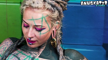 inexperienced tattooed hippie girl gets anal lesson from alternative pornstar