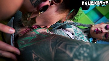 inexperienced tattooed hippie girl gets anal lesson from alternative pornstar