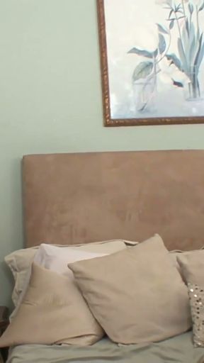 BBC hat dreier mit zwei heissen maedels und kommt gleich zweimal   Clip 1