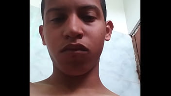 Desnudo en mi ba&ntilde_o jjpep7