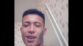 Jonathan Miller se exibindo