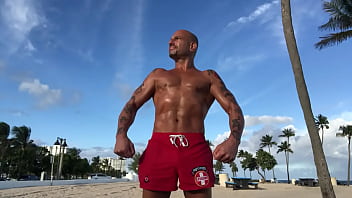 FLEXING AT THE BEACH THE HARDBODY TAN FIT ITALIAN PORNSTAR MAXXX LOADZ