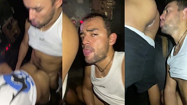 GARANHAO ATIVO SOCANDO A GRANDE ROLA NO CU DO PASSIVO RABUDO NO ESCURO.