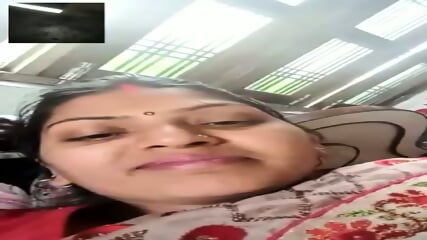 Beautiful Desi Bhabhi Showing To Her Husband On Vc(1)