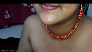 Indian Nude Desi Cute Lips gets Lipstick and Bhabhi&#039_s Sexy Feet Legs gets Red Nail Polish. Enjoy her Hairy Pussy
